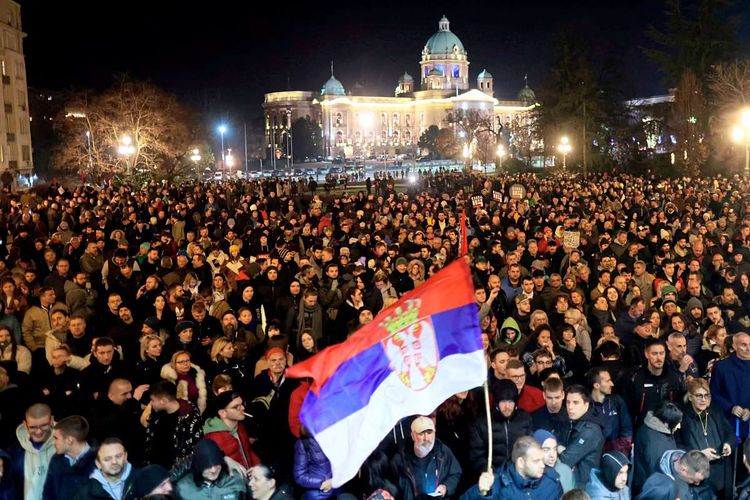 In Serbien kam es, wie hier in Belgrad am 24. Dezember 2023, zu Demonstrationen nach den Wahlen.