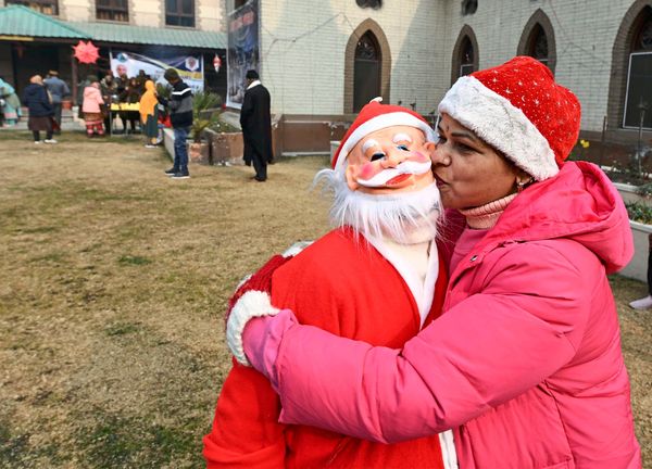 pro-kontra-auf-der-weihnachtsfeier-schmusen