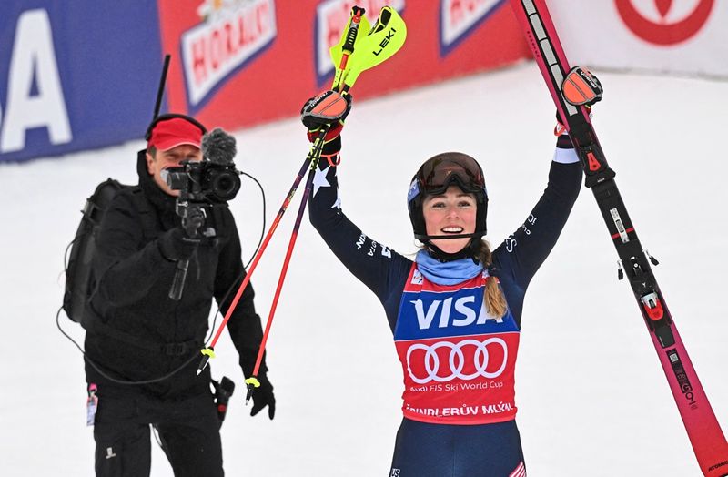 Shiffrin fixiert mit Sieg in Tschechien die Slalom-Kugel