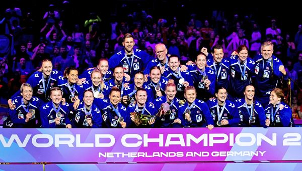 Norwegens-Handballerinnen-holen-nach-EM-und-Olympiatiteln-auch-WM-Gold