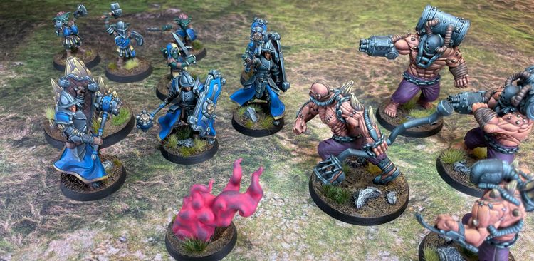 Figuren auf einem Spieltisch