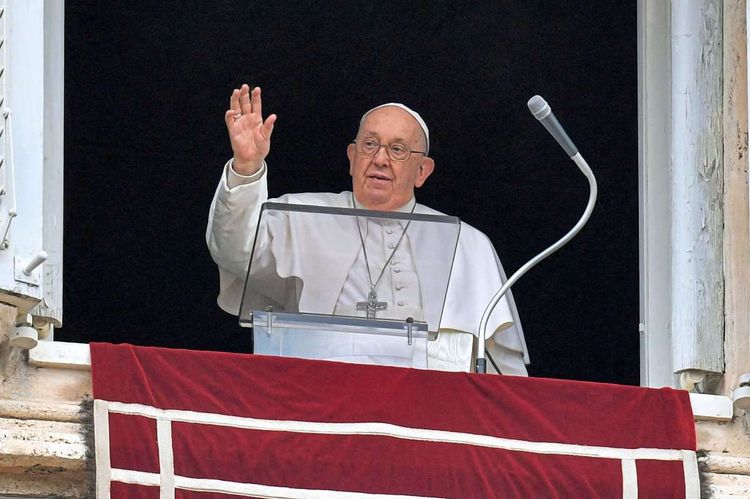 Papst Franziskus gibt seinen Segen am Stefansplatz im Vatikan.