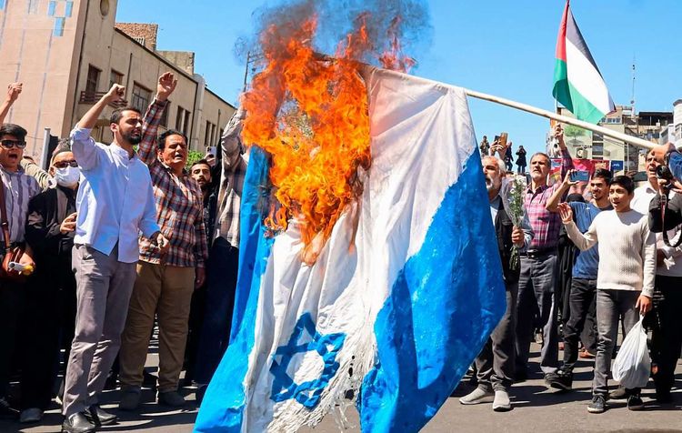 Brennende israelische Flagge