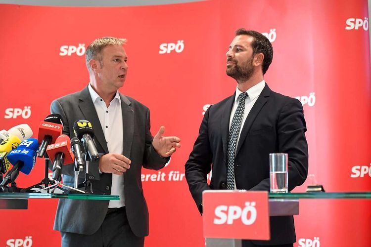 Zwei SPÖ Politiker im Anzug