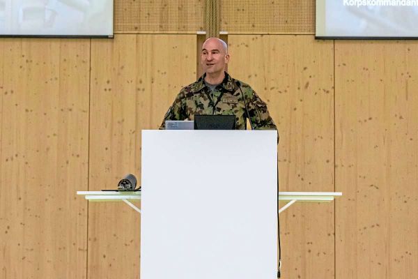 chefs-von-schweizer-armee-und-nachrichtendienst-treten-zur-ck