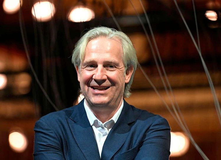 Neo-Burgtheaterdirektor Stefan Bachmann am Dienstag auf der Bühne seines zukünftigen Hauses.