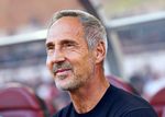 Adi Hütter ist wieder Trainer von Eintracht Frankfurt Österreicher unterschreibt einen Vertrag bis Sommer 2029 und übernimmt als Nachfolger des gescheiterten Spaniers Albert Riera