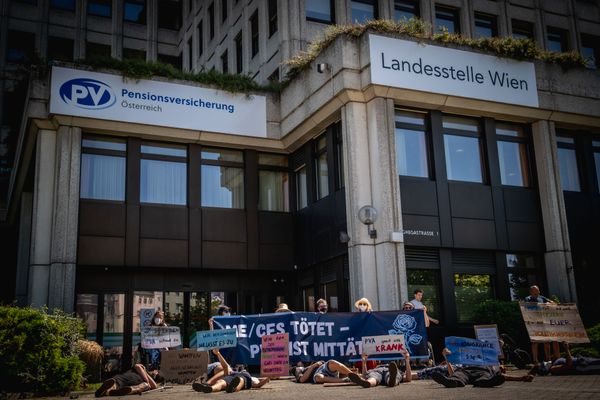 Post-Covid-Erkrankte-protestieren-wegen-fehlender-Versorgung-vor-PVA
