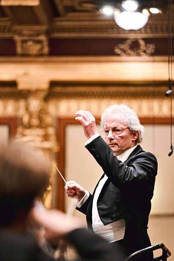 Franz-Welser-M-st-mit-den-Philharmonikern-Ein-Comeback-mit-Sturm-und-Drang