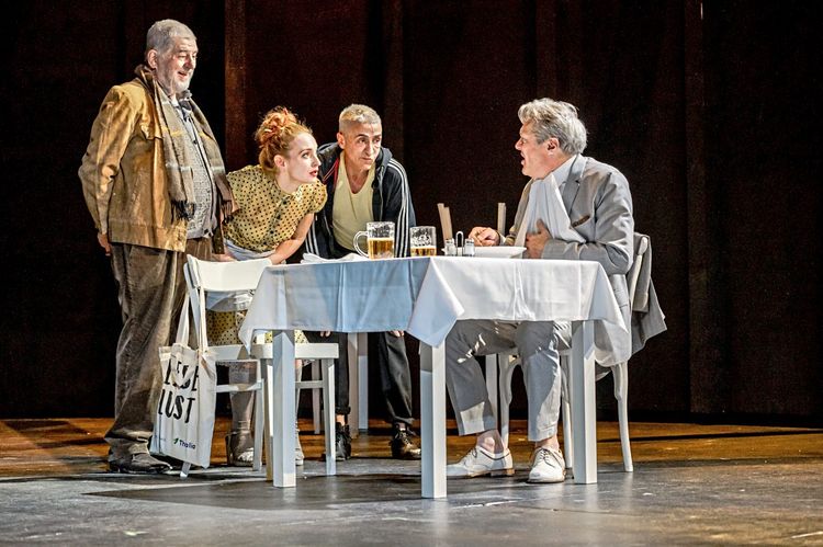 Peter Turrinis verdrossene Schwurbel-Herren im Gasthaus - Theater ...