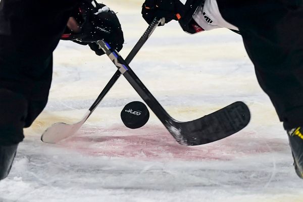 Graz-nach-Sieg-gegen-Caps-und-KAC-Erfolg-im-Pustertal-Tabellenf-hrer