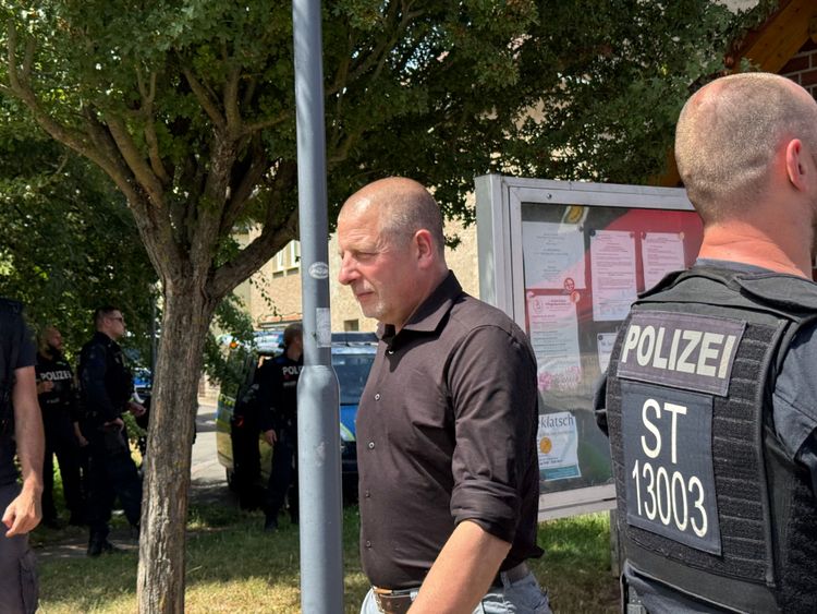 Götz Kubitschek next to a policeman