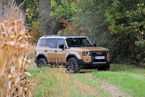 Toyota-Land-Cruiser-Das-Gel-nde-hat-kein-Ende-der-Gel-ndewagen-zwei