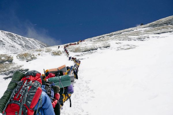 Mount-Everest-Rekordandrang-Lawinen-und-drei-Tote