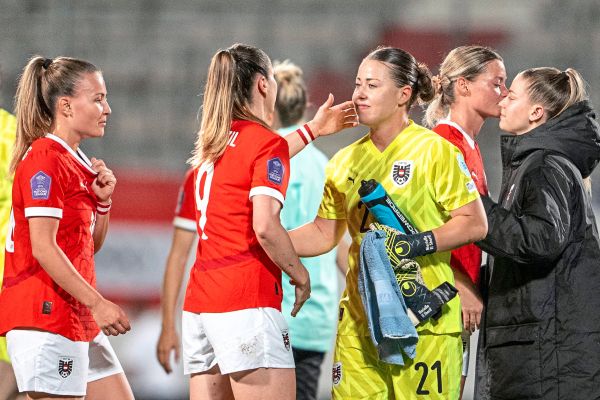 Wie-man-Norwegen-biegen-kann-Mit-einem-ekligen-Spiel-und-einer-herausragenden-Torfrau