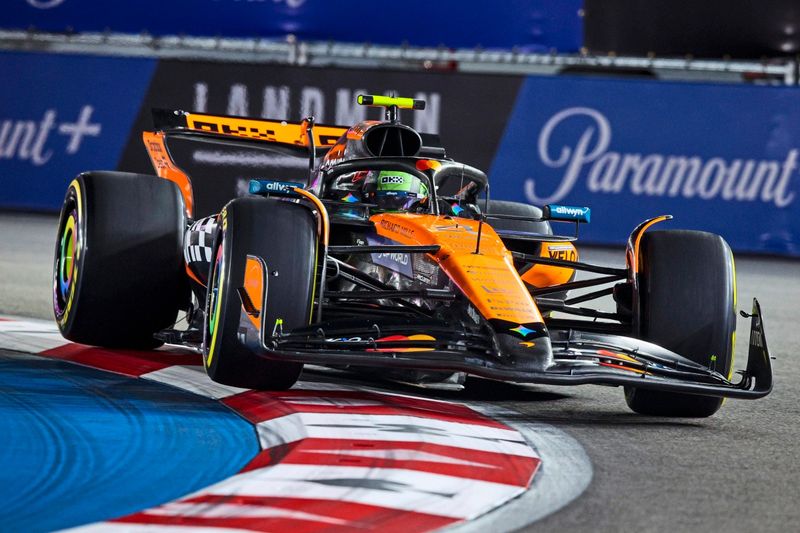 Norris mit Trainingsbestzeit in Las Vegas, erneute Kanaldeckel-Unterbrechung