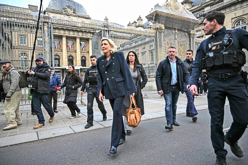 Trump macht im Prozess von Marine Le Pen Druck