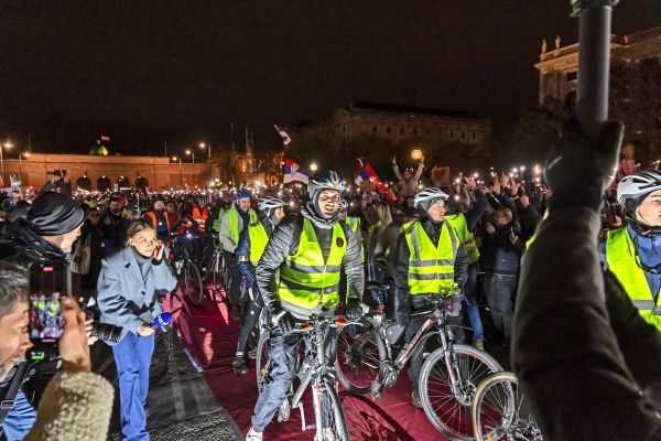 Serbische-Studenten-rechnen-mit-Wahlsieg-und-sind-entt-uscht-von-der-EU