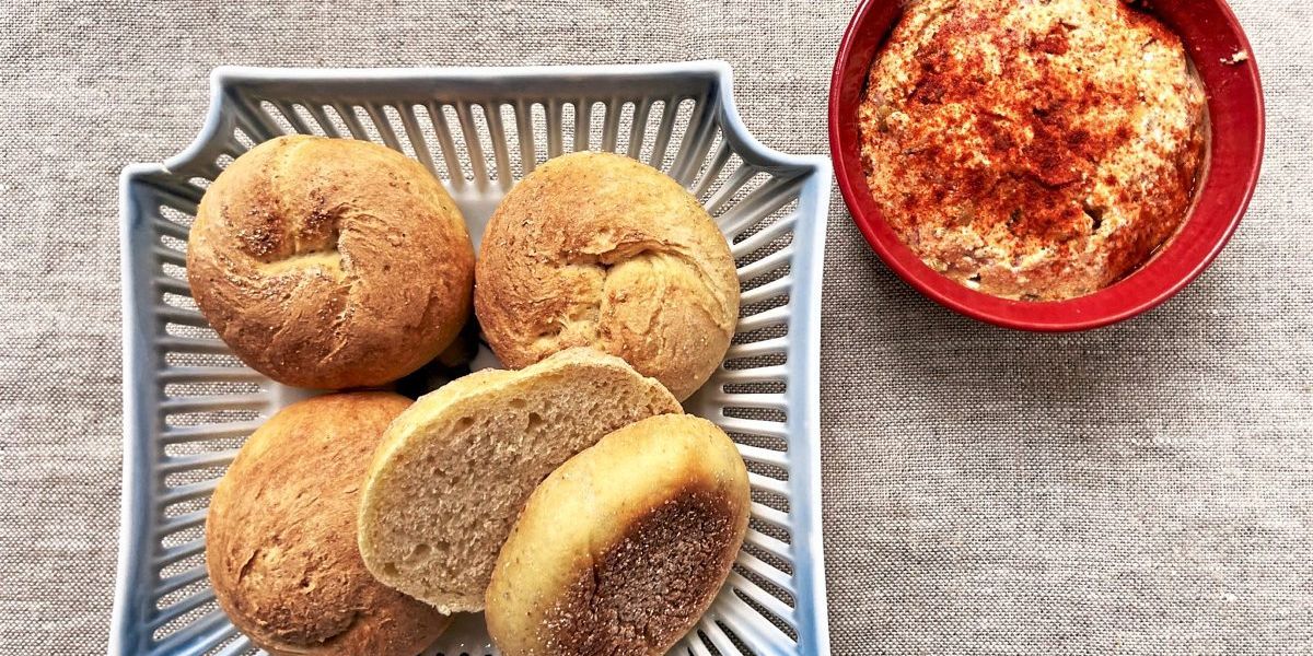 Rezept: Selbstgemachte Wachauer Laberln mit Liptauer - Backen ...