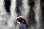 Die wichtigsten Fakten zur historischen Hitzewelle, die Österreich aktuell erfasst Für dieses Wochenende gilt in weiten Teilen Österreichs die höchste Wetterwarnstufe. Wie es weitergeht und was hinter den beispiellosen Temperaturen steckt