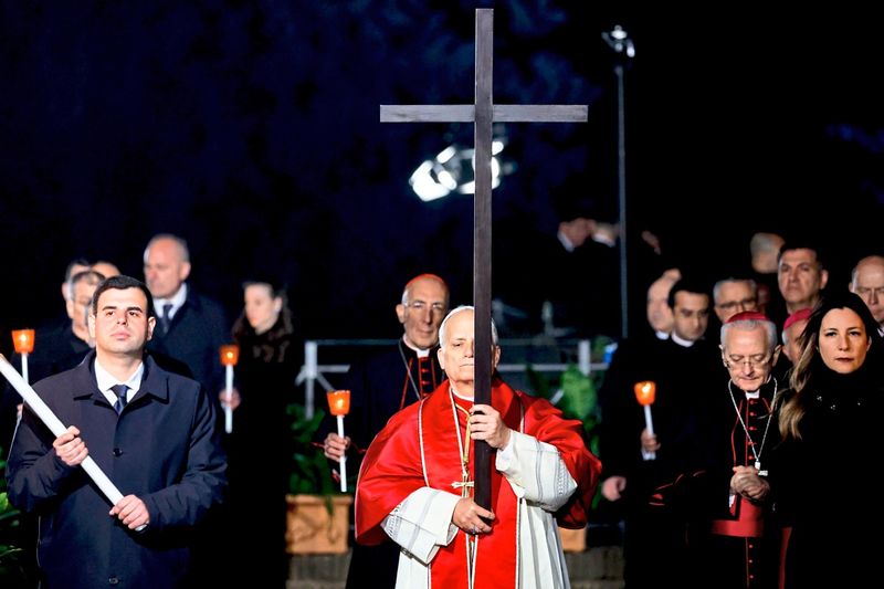Papst trug bei Karfreitagsprozession Kreuz selbst