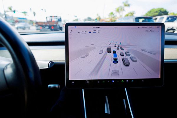 Neue-US-Ermittlungen-zu-Teslas-selbstfahrender-Software