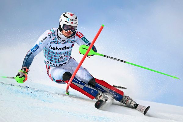 Norwegische-Doppelf-hrung-im-Adelboden-Slalom