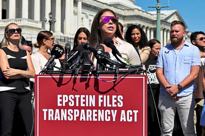 Schwärzungen und "Kontrollverlust": Warum Epsteins Opfer die Veröffentlichungen kritisieren