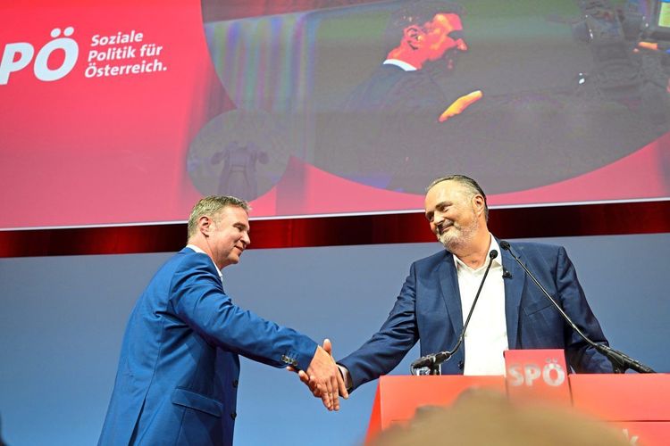 Ein kurzer Händedruck, eine distanzierte Umarmung: Beim Parteitag bat Doskozil Babler als vermeintlicher SPÖ-Chef für ein erstes 