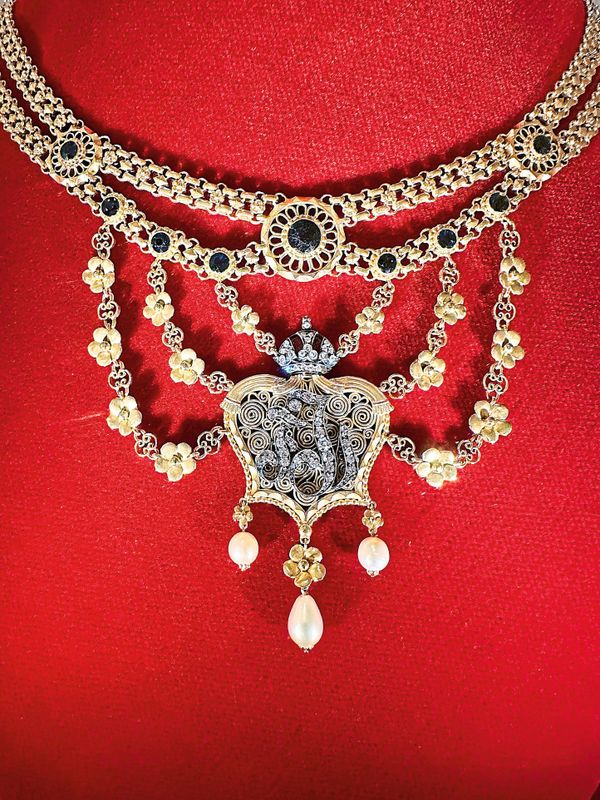 Welche-geheimen-Botschaften-sich-im-Schmuck-der-Habsburger-verbergen