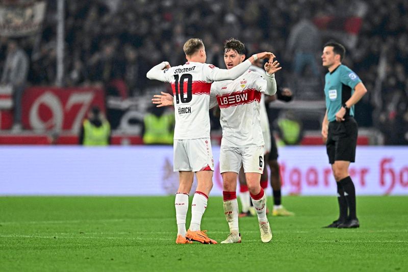 Stuttgart ringt Augsburg 3:2 nieder, Wolfsburg entlässt Trainer
