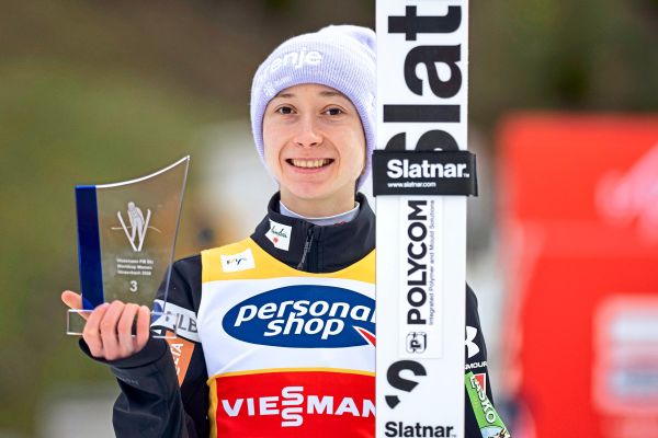 Skispringerin-Nika-Prevc-erobert-den-dritten-Gesamtweltcup-in-Serie