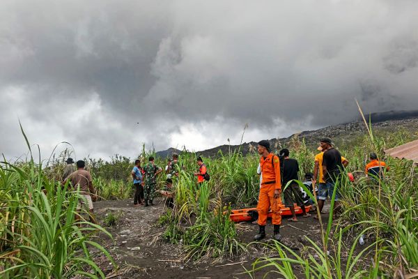 Vulkanausbruch-in-Indonesien-drei-Tote-zehn-Vermisste