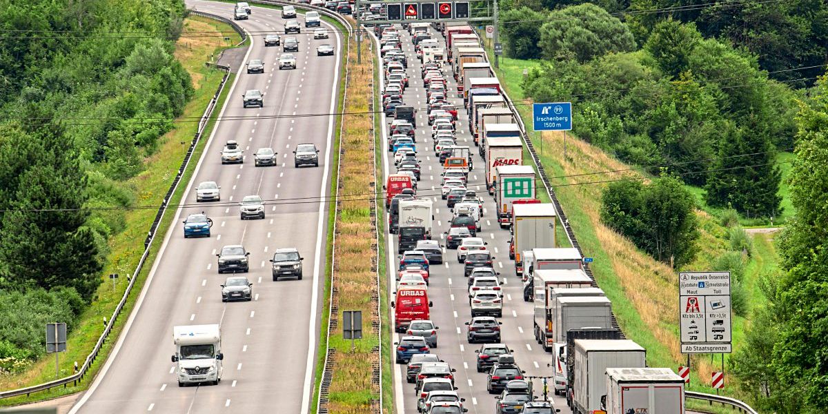 Staus Nach Ferienbeginn In Bayern Und Baden-Württemberg - International ...