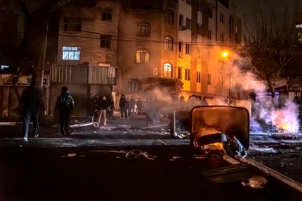 beh-rden-gehen-von-rund-2000-toten-bei-protesten-im-iran-aus