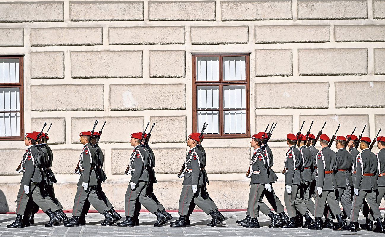 Immerwährende Diskussion um die Neutralität - Österreich - derStandard ...