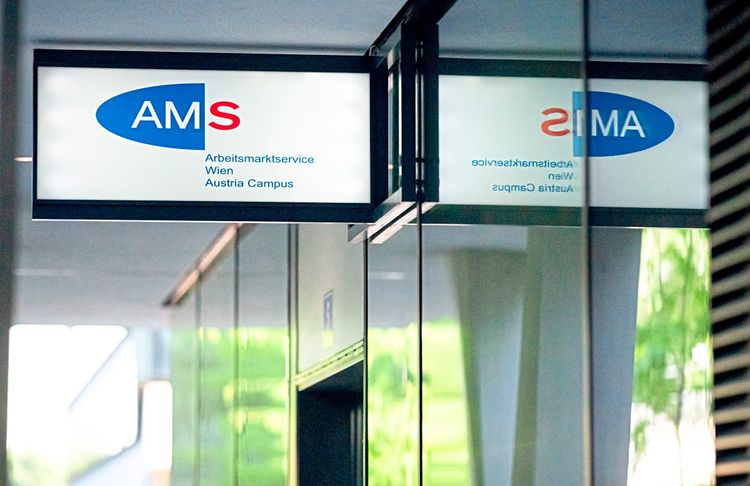 AMS Schild in Wien.