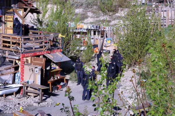 Umstrittene-Event-Arena-B-rgerinitiative-will-nach-R-umung-weiterk-mpfen