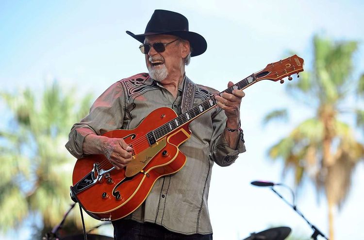 Duane Eddy 2014. Seine twangy Instrumentals machten den US-Amerikaner weltberühmt. im Alter von 86 Jahren ist er nun gestorben.