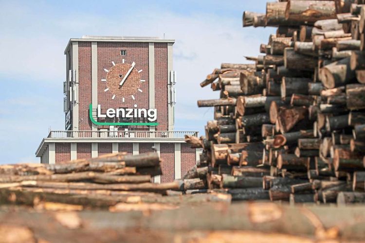 Der Turm des Lenzing-Gebäudes in Oberösterreich