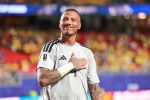 Neuer-Trikot, Messi-Trikot und die geküsste Königin: Jubel um Curaçao-Goalie Eloy Room "Ich denke, ich verdiene jetzt eine Statue": Nach 15 Paraden (WM-Rekord!) und dem 0:0 gegen Ecuador tanzte Room in der Kabine mit Maxima. Sogar der Traum vom Aufstieg lebt