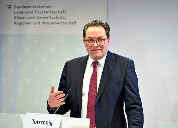 Klimaminister-Totschnig-gegen-Tempo-100-und-f-r-Agrardieselverg-tung