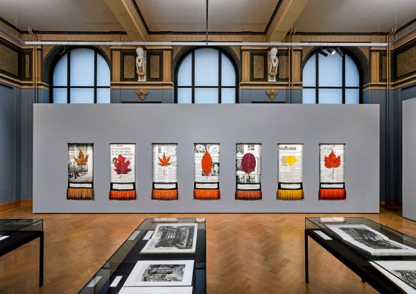 Bl-ttersammeln-mit-Sibylle-in-der-Gem-ldegalerie