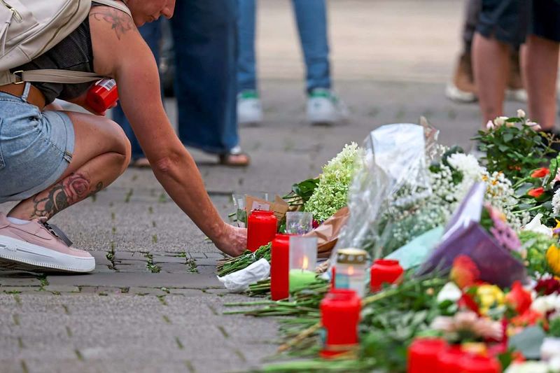 Drei Verletzte nach Messerangriff in Solingen weiterhin im Spital