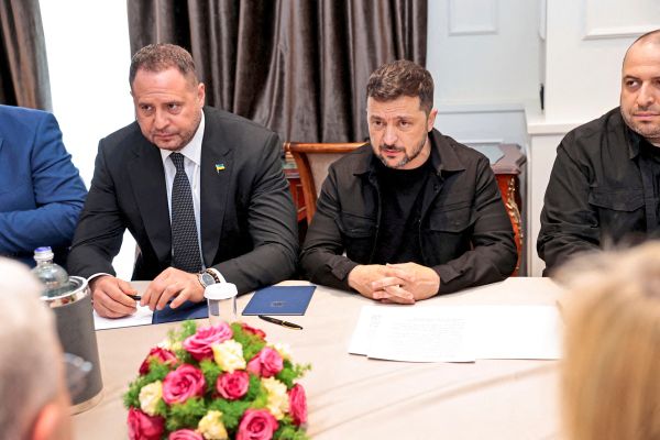 Selenskyj-verliert-vor-heiklen-Friedensverhandlungen-seinen-m-chtigsten-Vertrauten