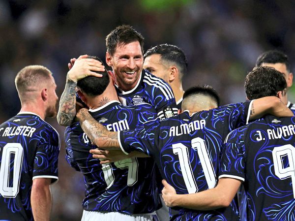 Argentinien-schl-gt-Sambia-mit-starkem-Messi-5-0-Remis-f-r-weitere-FB-WM-Gegner