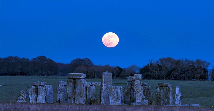 Stonehenge im Mondschein