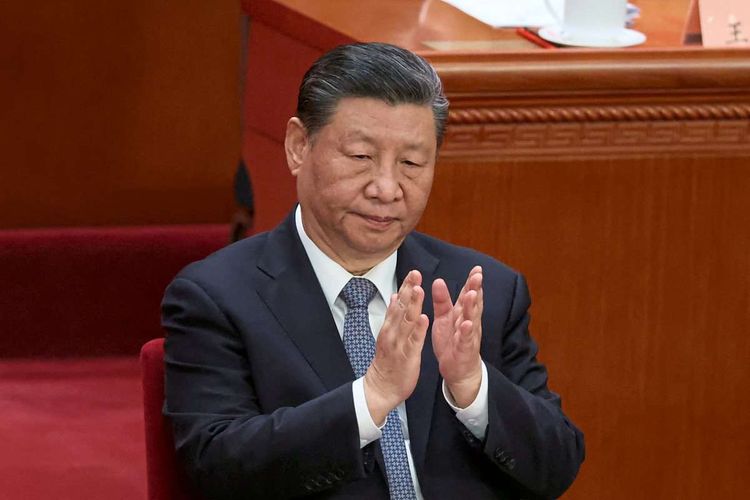 Xi Jinping applaudiert