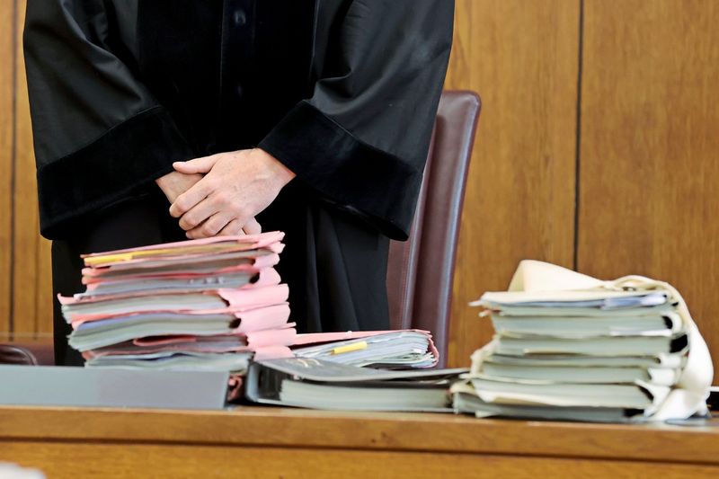 Sexualdelikte mit Zwölfjähriger: Strafverteidiger stellen sich vor Justiz