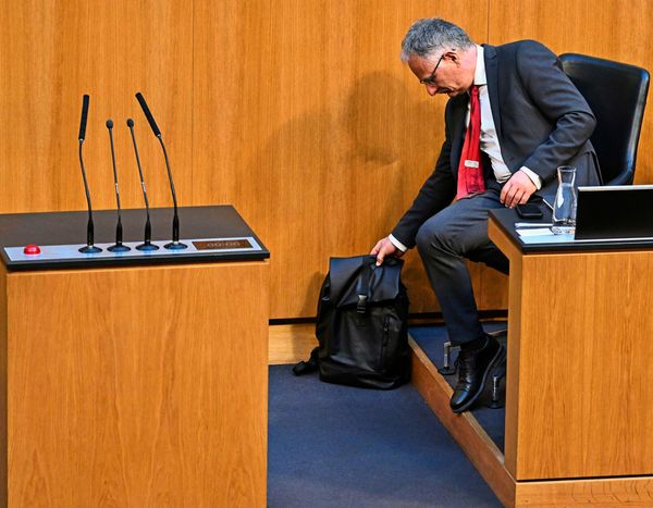 Darf-er-das-Marterbauers-Doppelbudget-auf-rechtlich-fragw-rdigen-Beinen